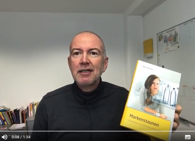 „Markenstaunen – Gewinnen im Informationstsunami“ heißt das neue Buch von Ralph Ohnemus. In diesem Video erklärt er worum es dabei geht.