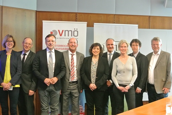 Foto v.l.n.r.: Bettina Klumpe (ADM), Kai Bruns (Lilly International), Holger Mühlbauer (TeleTrusT), Robert Sobotka (VMÖ), Rita Kite (GfK SE), Markus Deutsch (Wirtschaftskammer Österreich), Alexandra Wachenfeld-Schell (DGOF), Jörg Tschasche (Respondi AG), Hartmut Scheffler (Kantar TNS) 